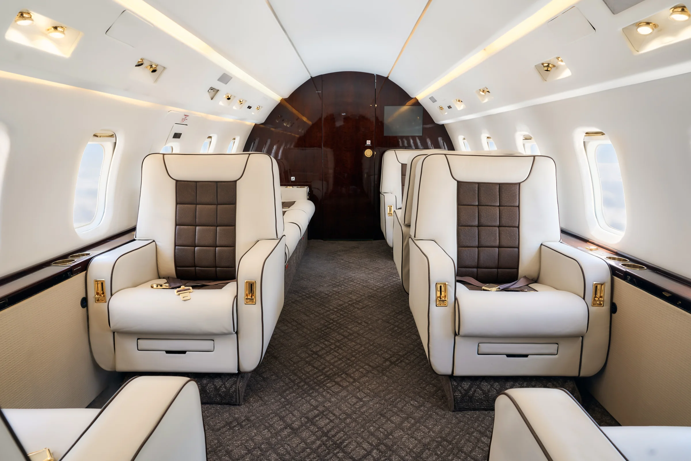 Challenger 350 cabin with forward club seats