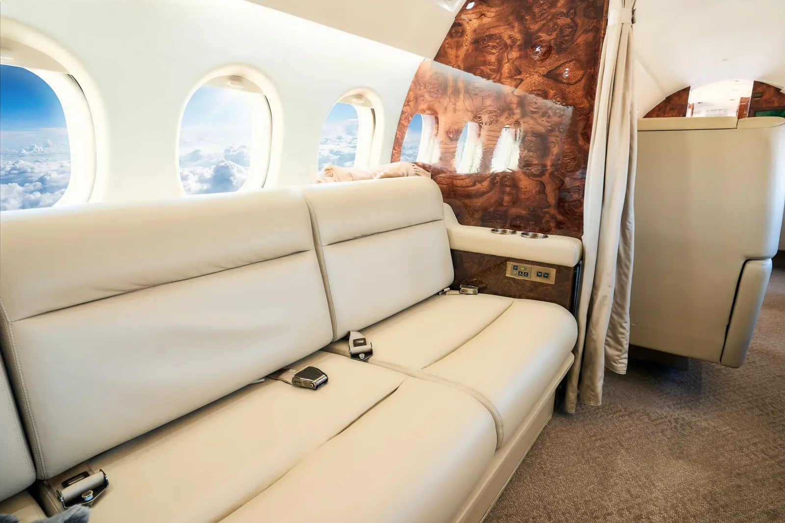 Falcon 900 cabin seating and divan