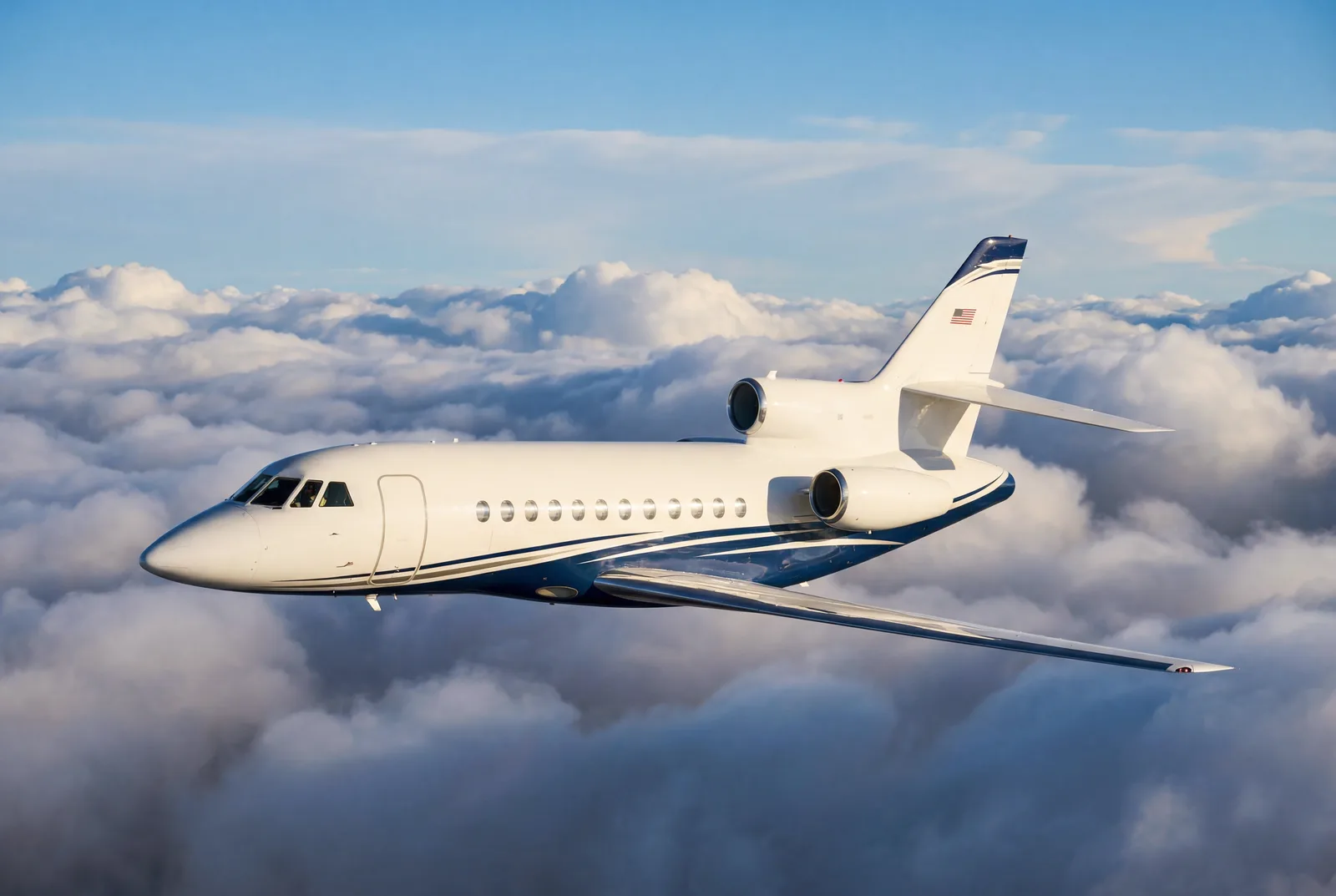 Falcon 900 exterior in flight